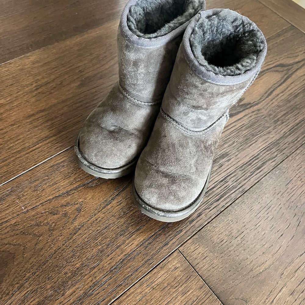 Gray kids ugg boots  with Warm Lining